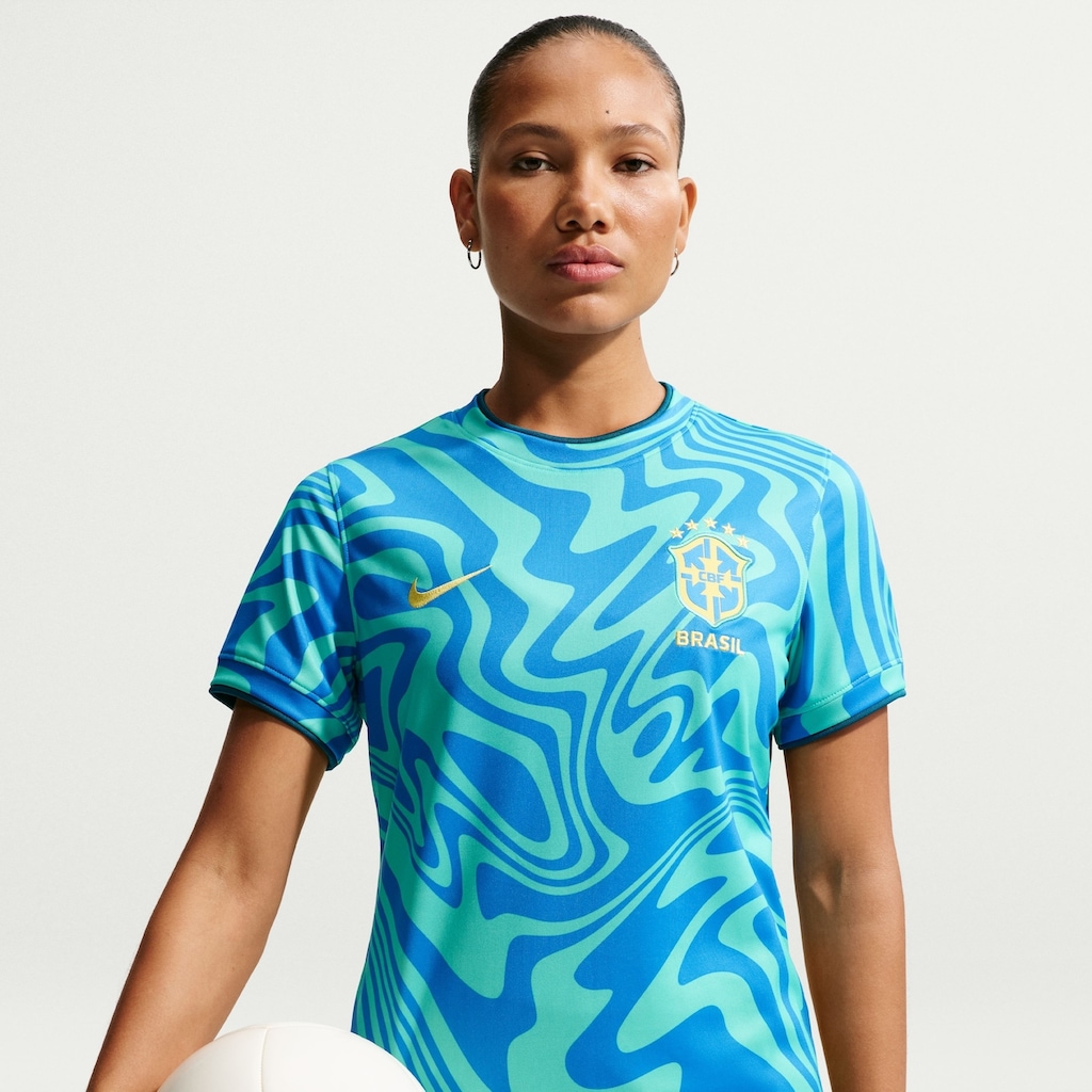 Camiseta Brasil Nike 26/27 Pré-Jogo Feminina