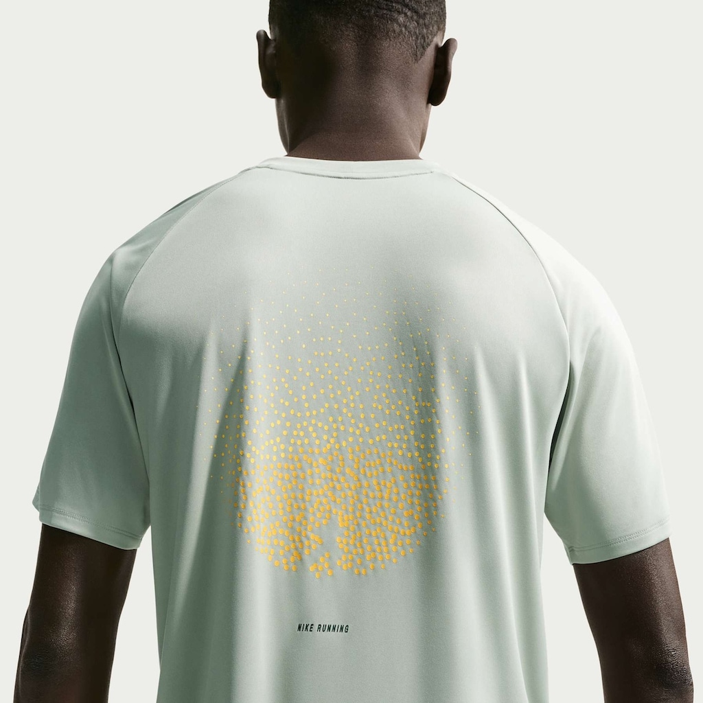 Imagem 2 do produto Camiseta Dri-FIT Nike Stride ADV Distance Dreams Masculina