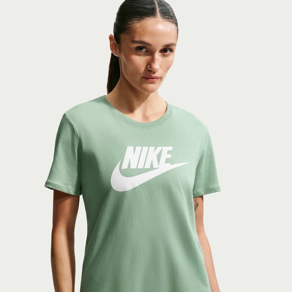Camiseta Nike Essentials Feminina