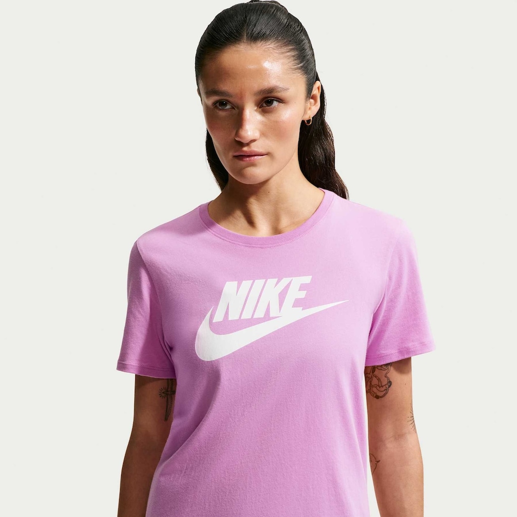 Camiseta Nike Essentials Feminina