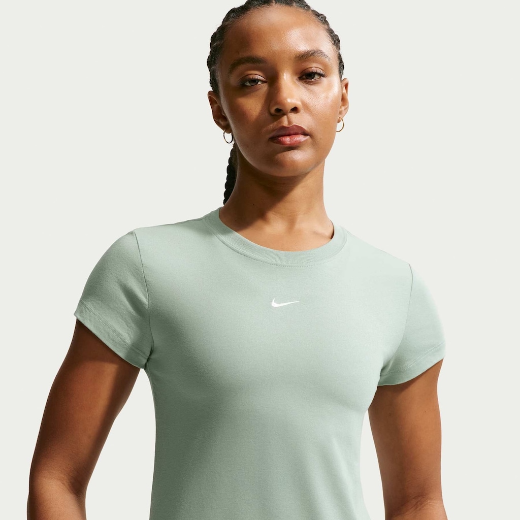 Camiseta Nike Sportswear Chill Knit Feminina