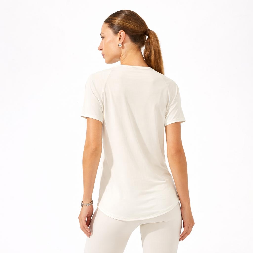 Imagem 2 do produto Camiseta Colcci Comfort Com Logo Minimalista OU26 Feminina