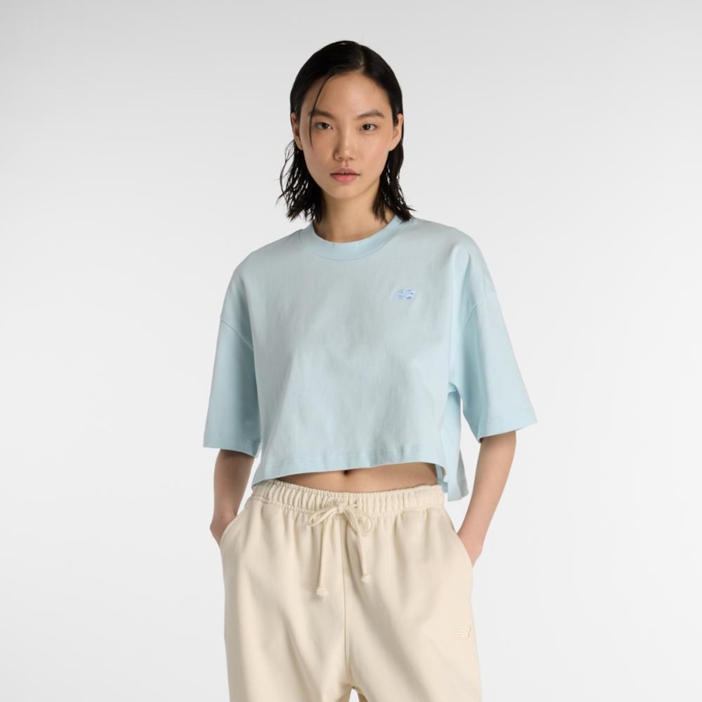 Camiseta Cropped New Balance Small Logo Feminina