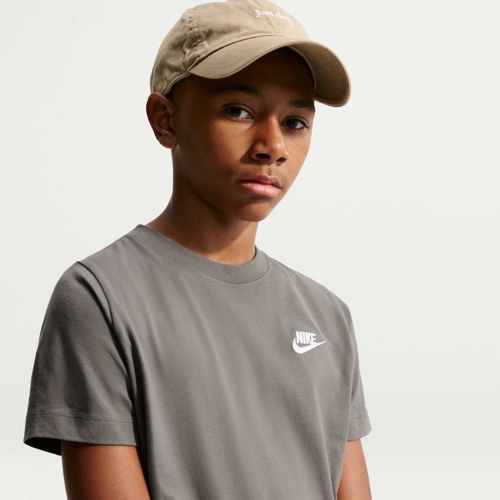 Imagem 3 do produto Camiseta Juvenil Nike Manga Curta Sportswear Embroidered Future