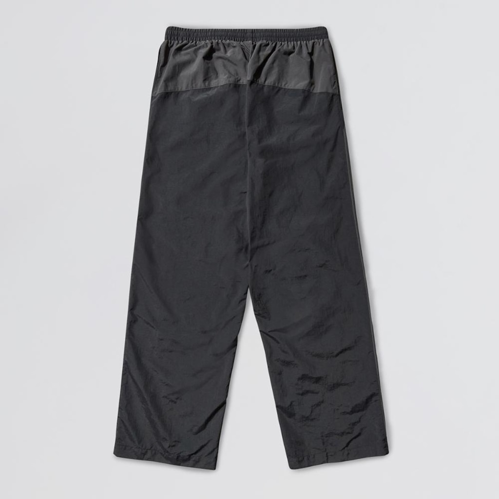 Imagem 2 do produto Calça Umbro Guarding Tracksuit Pants - Unissex