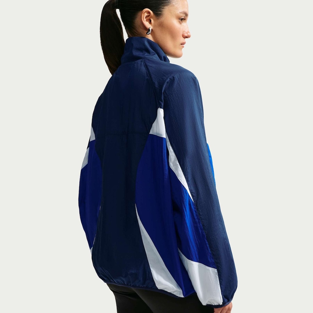 Imagem 2 do produto Jaqueta Nike Street Track Feminina