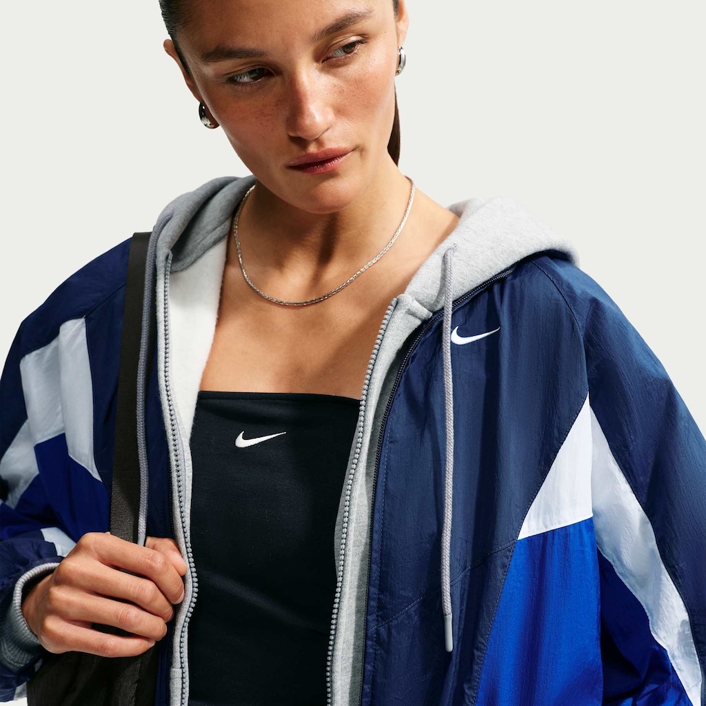 Imagem 3 do produto Jaqueta Nike Street Track Feminina