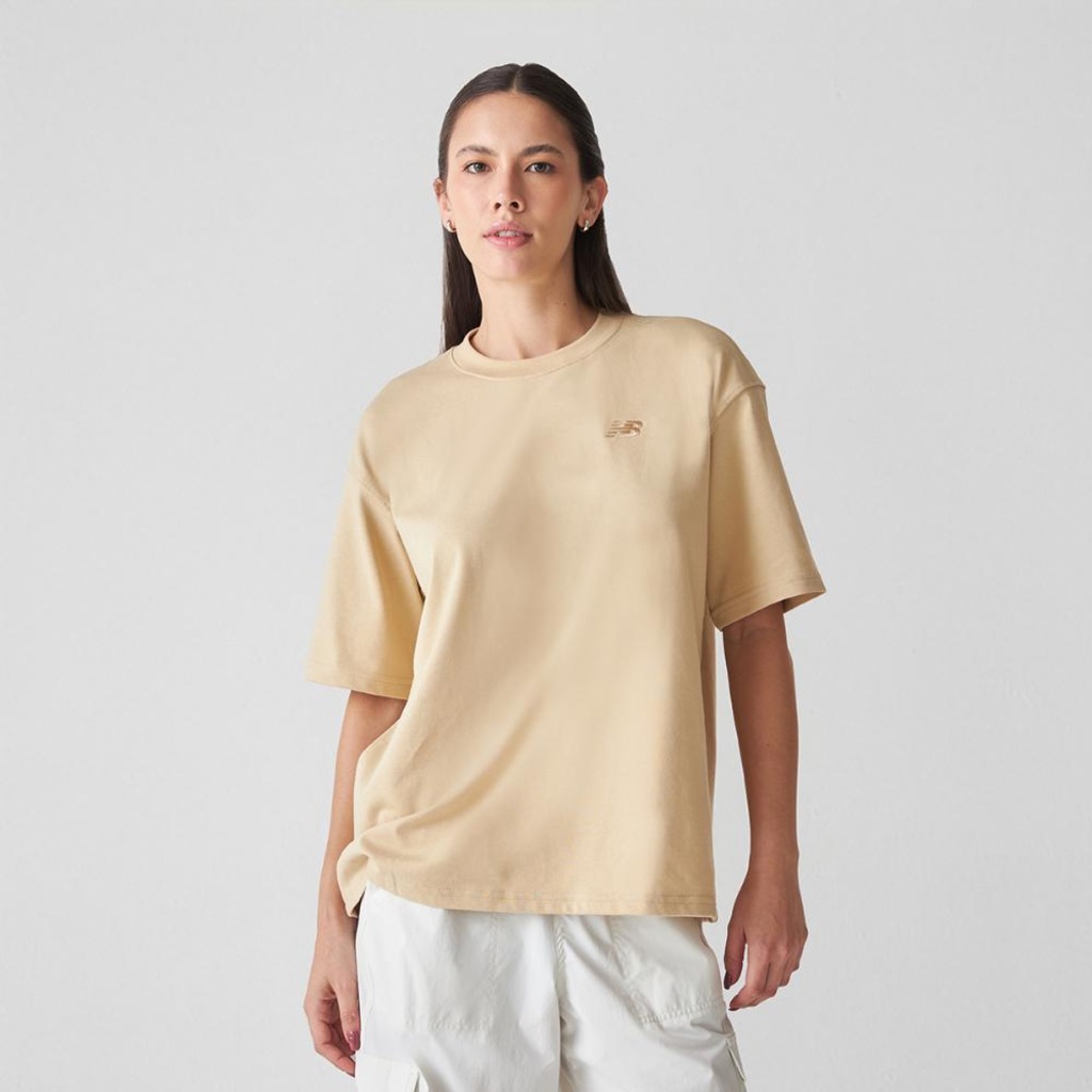 Camiseta New Balance Oversized Small Logo Feminina