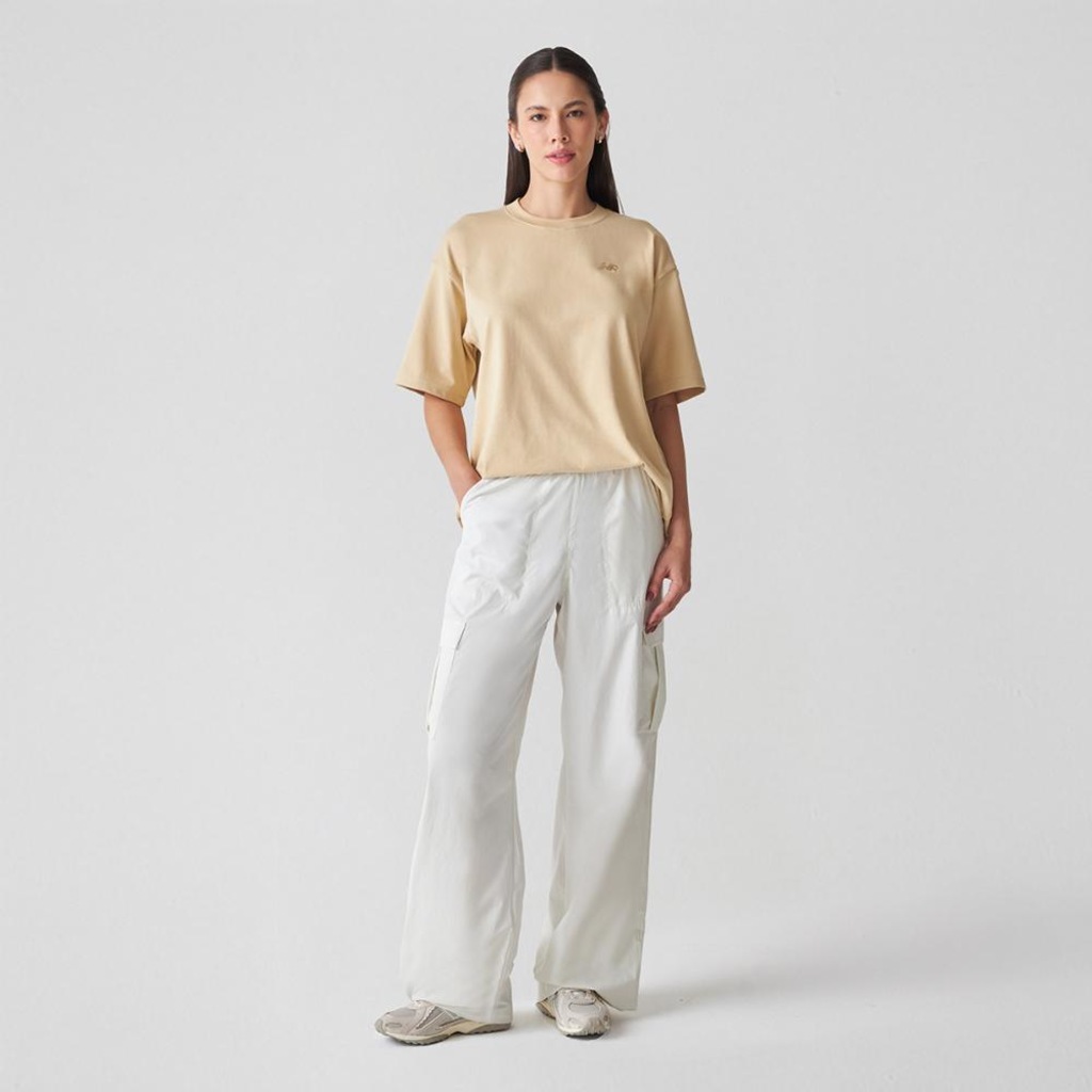 Imagem 4 do produto Camiseta New Balance Oversized Small Logo Feminina