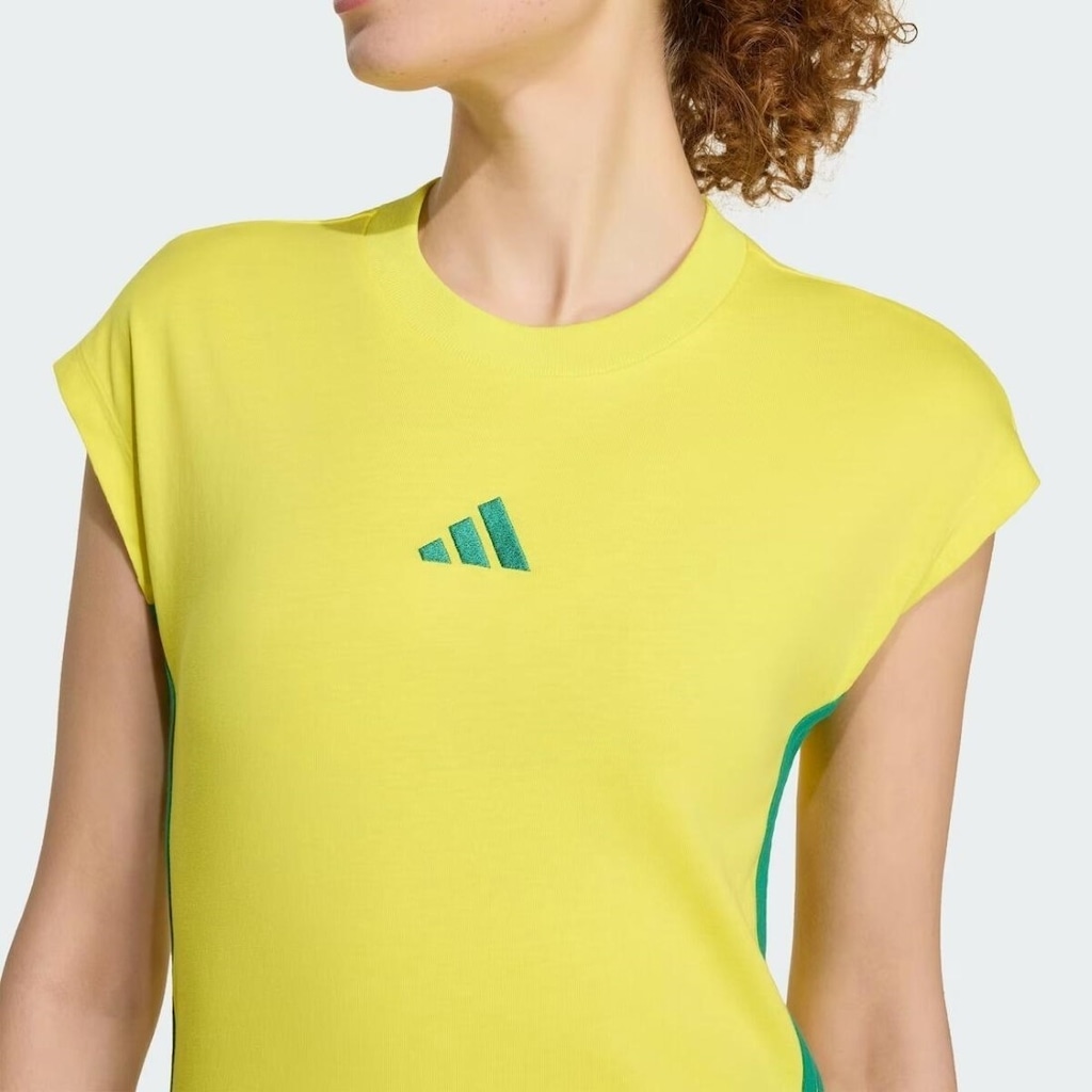 Imagem 3 do produto Camiseta adidas do Brasil Malha Essentials Três Listras - Feminina