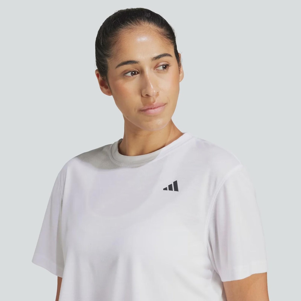 Camiseta adidas Treino Boxy Essentials Feminina