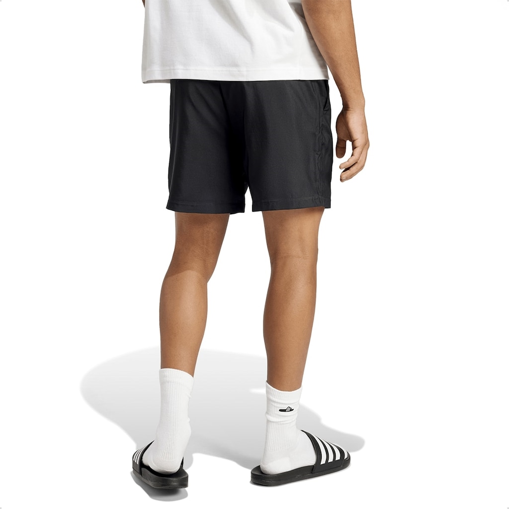 Imagem 2 do produto Shorts adidas Chelsea Essentials Logo Pequeno Masculino