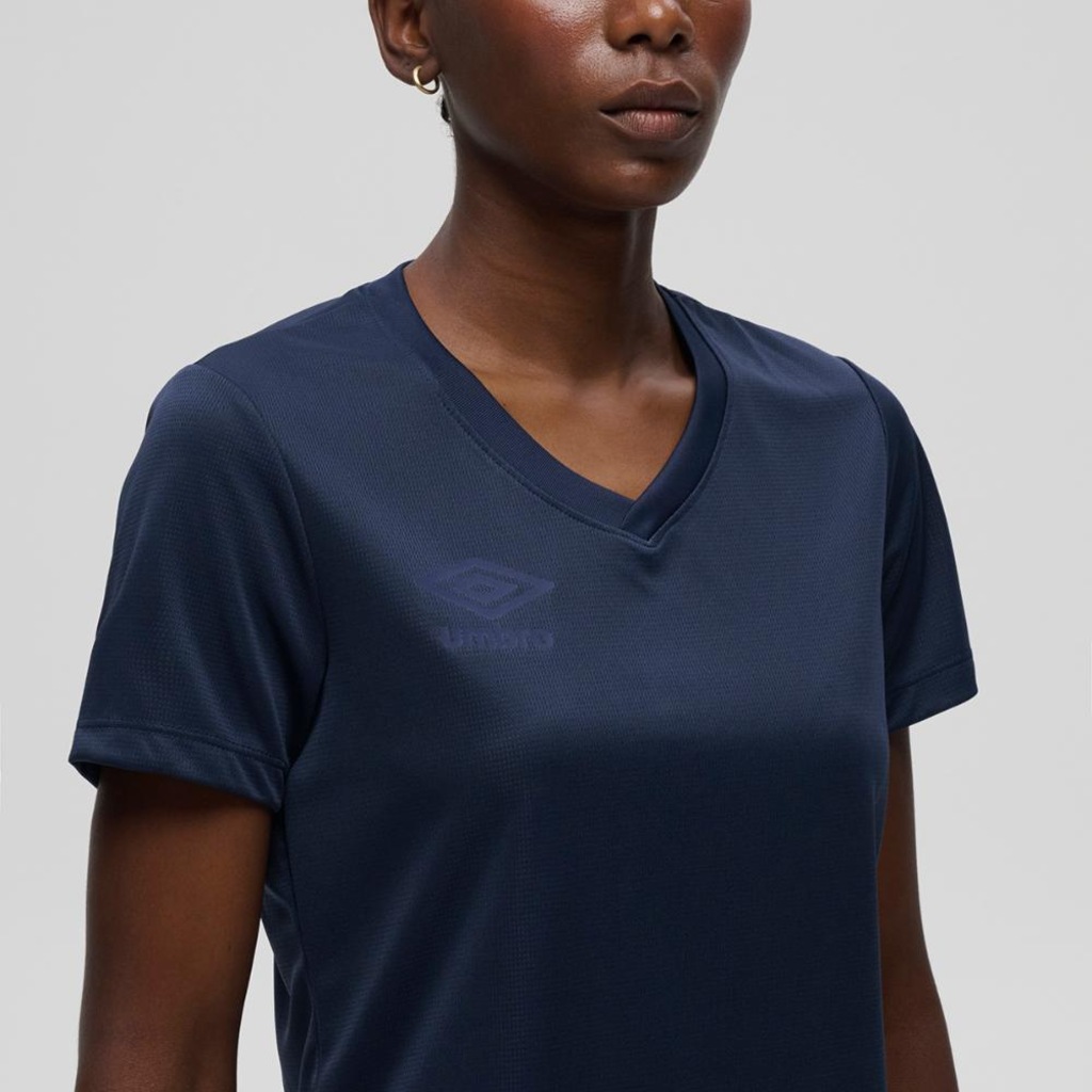Imagem 2 do produto Camiseta Umbro Striker Premium - Feminina