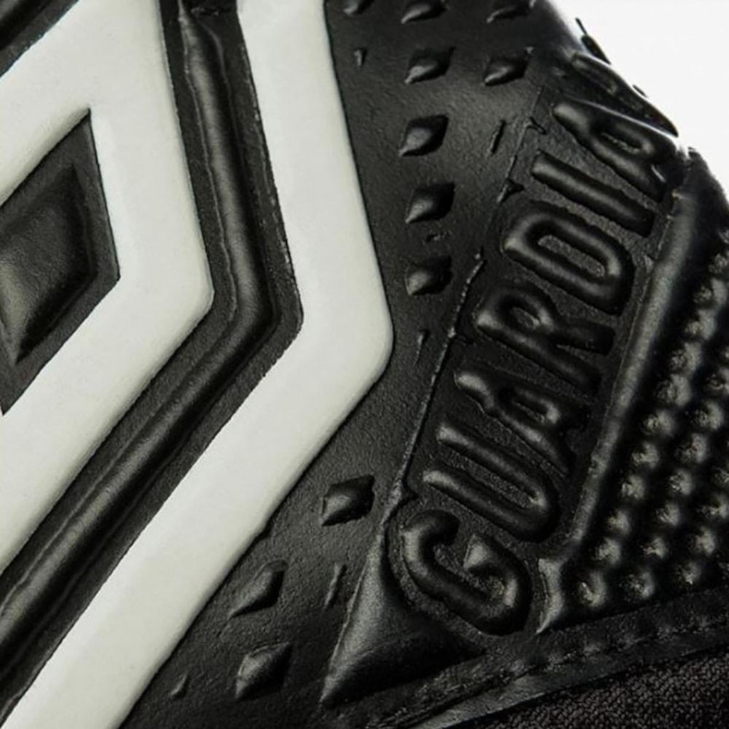 Imagem 4 do produto Luva de Goleiro de Futebol de Campo Umbro Guardian Adulto