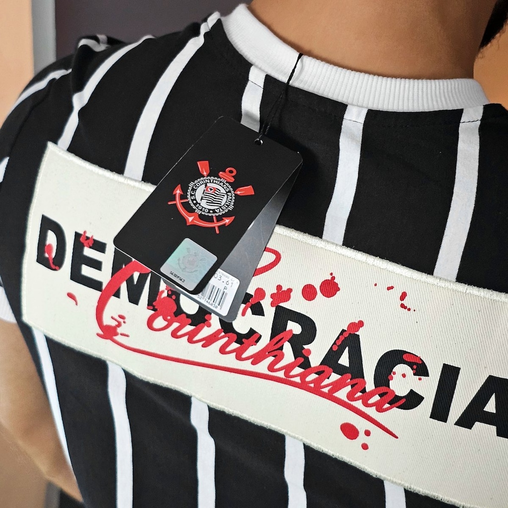 Imagem 2 do produto Camisa do Corinthians Retrô Democracia 1982 Plus Size Coimbra - Masculina