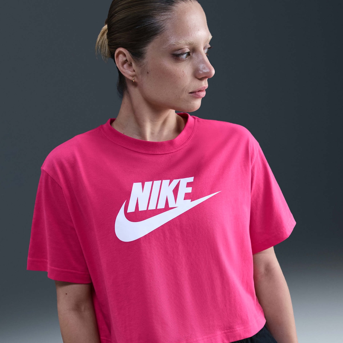 camiseta cropped nike sportswear