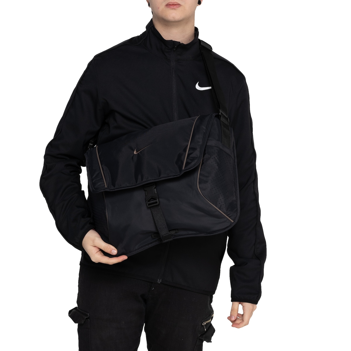 nike sportswear essentials messenger bag