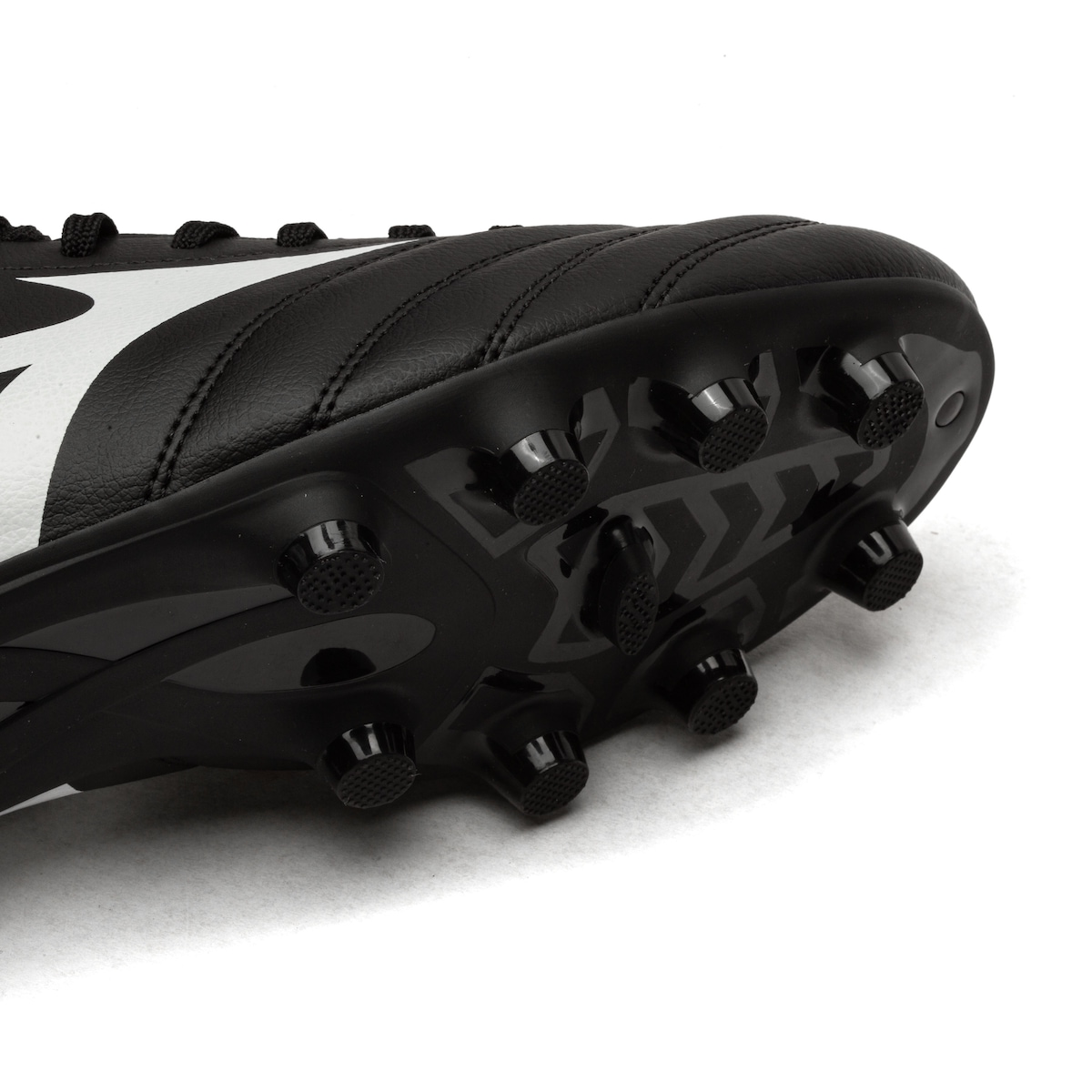 Chuteira de Campo Mizuno Morelia Club MD Adulto em Promoção | Centauro