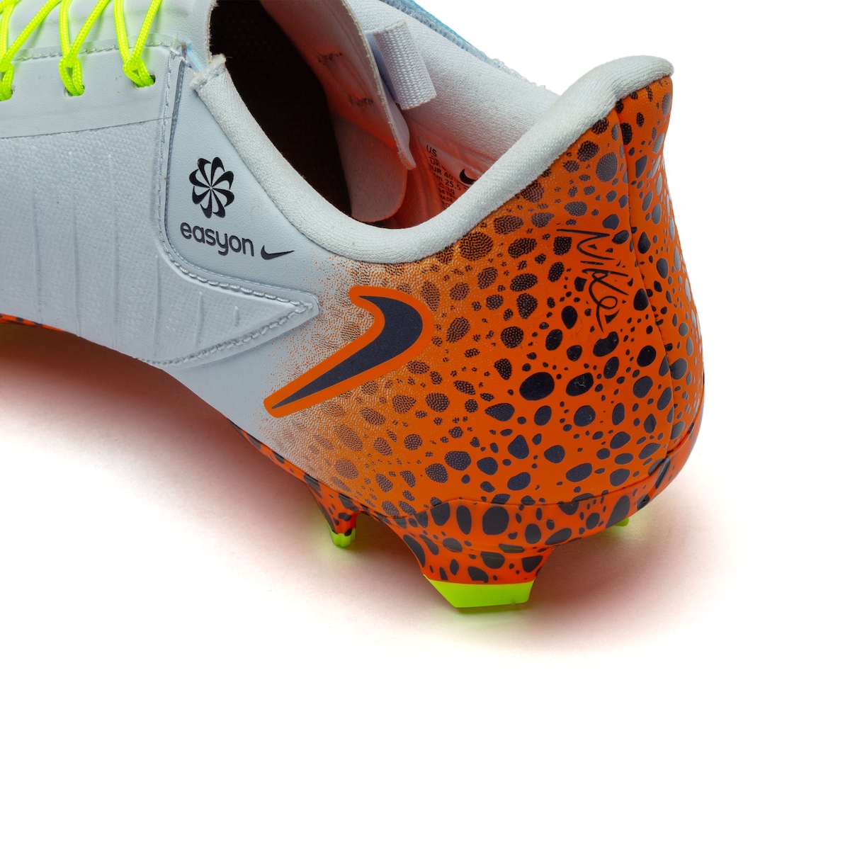 Chuteira de Campo Nike Phantom GX Academy Ease Oly Adulto | Centauro