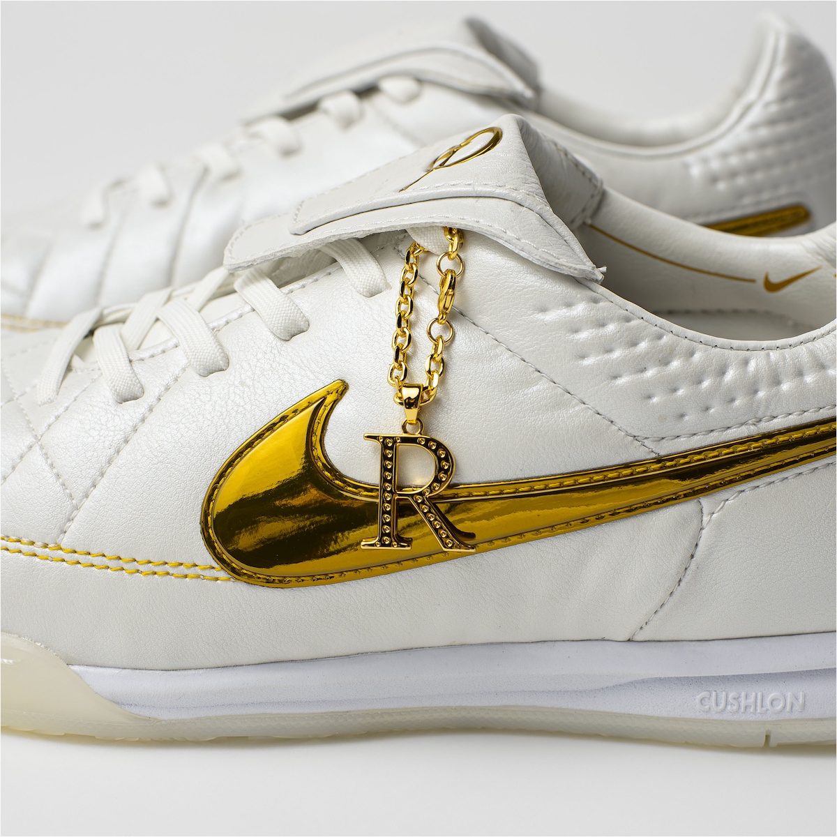 Chuteira Futsal Adulto Nike Tiempo Legend Touch of Gold R10 Edição