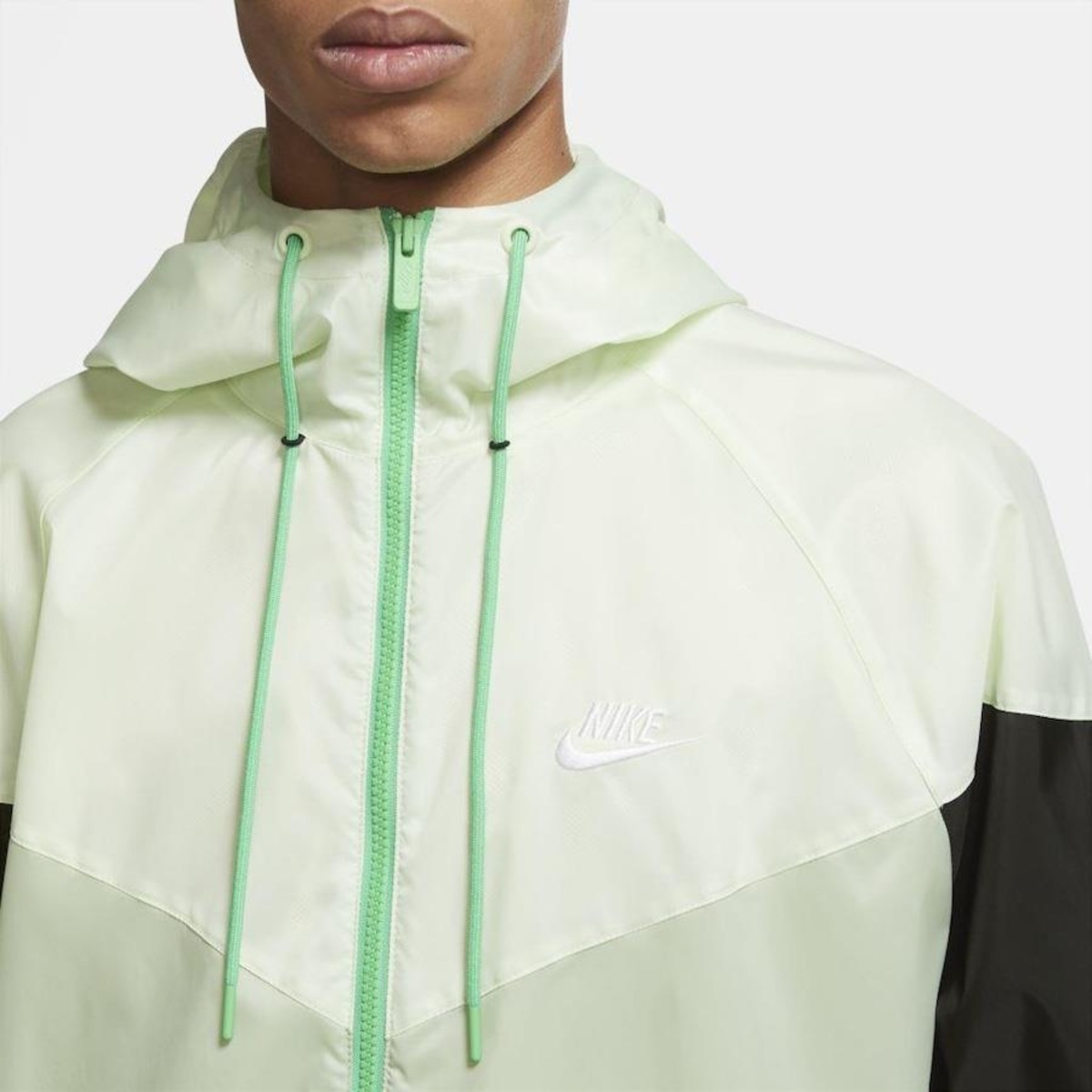 Jaqueta Corta Vento com Capuz Nike Sportswear Windrunner