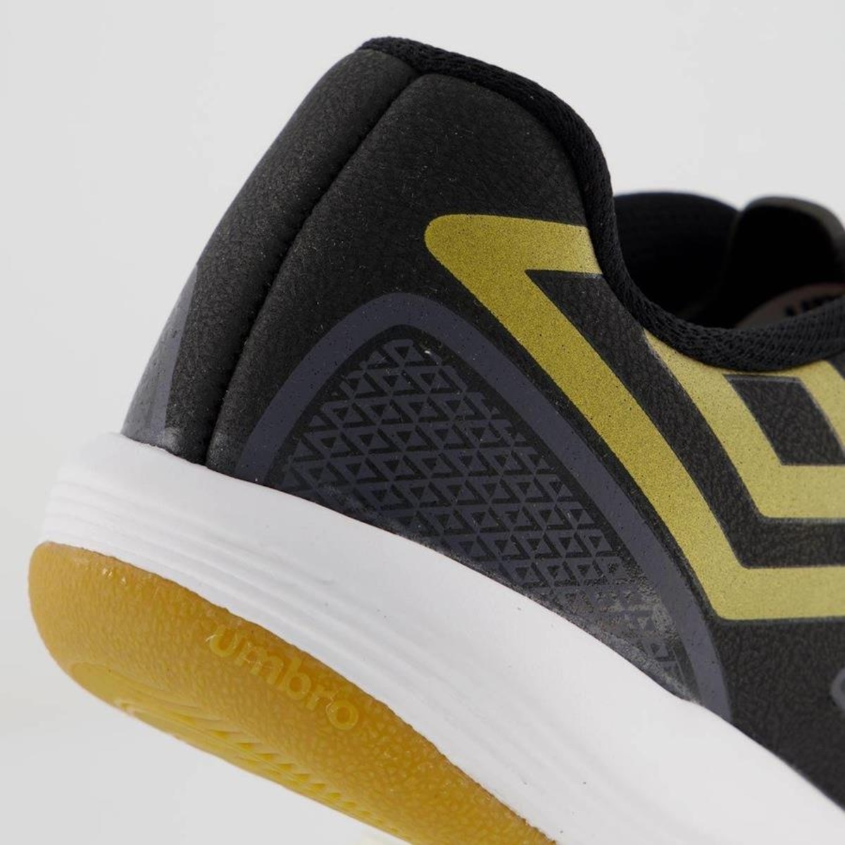 とむー Chuteira Futsal Umbro Sala V Bump Pro Unissex - Preto+