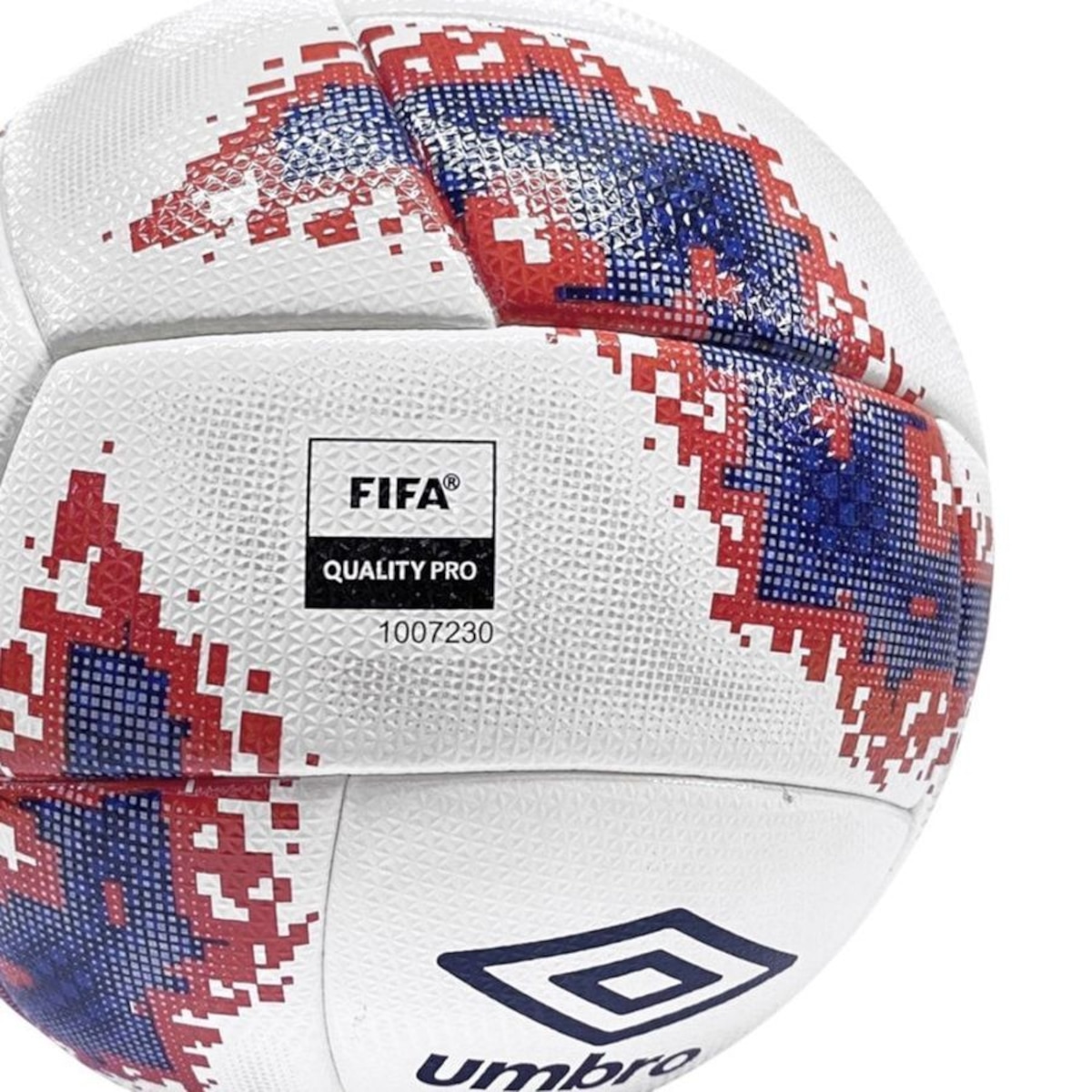 Bola de Futebol de Campo Umbro Neo Swerve Pro | Centauro