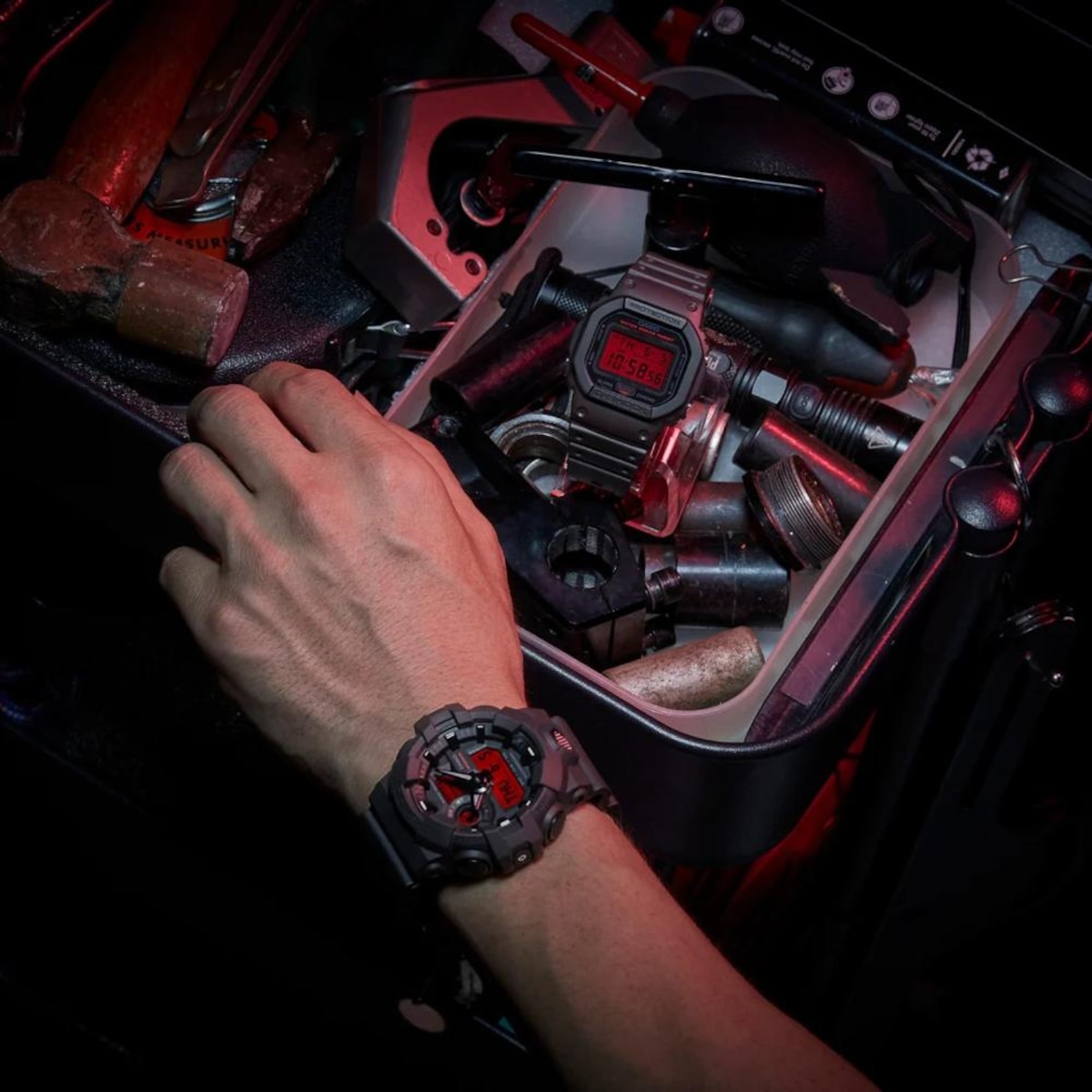 Relógio Casio G-Shock DW-5600BBR-1DR Black and Bold Red - G