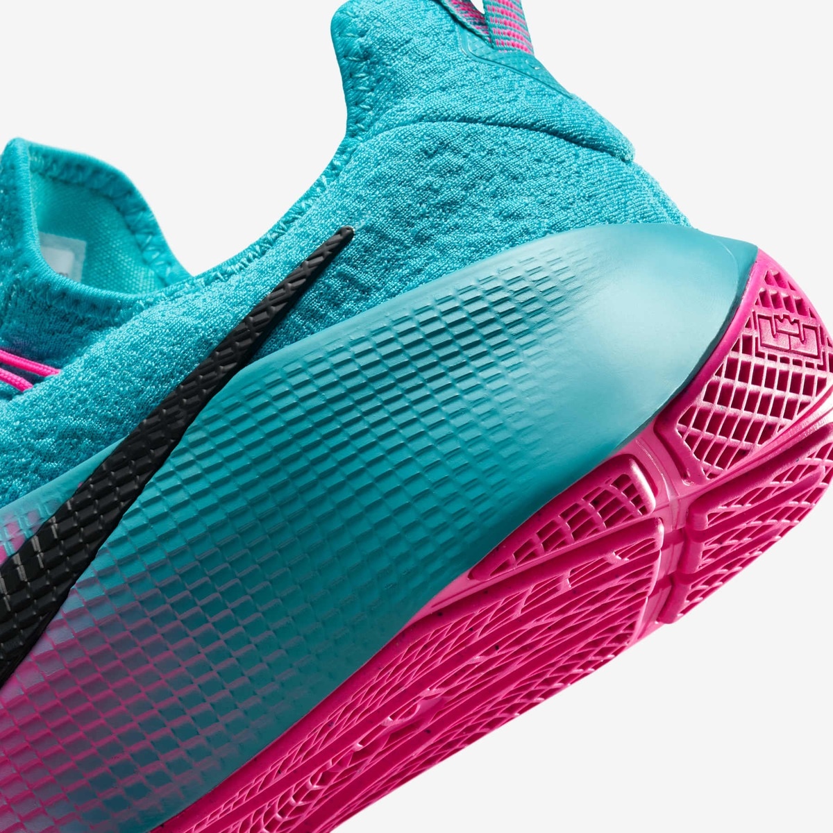 Tênis Masculino Nike Lebron TR1 em Promoção | Centauro