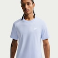 Camiseta Básica Nike Club Logo Pequeno Masculina MORANGO + BAUNILHA