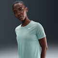 Opção de cor VERDE CLARO de Camiseta Nike Training Dri-FIT - Feminina