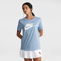 Camiseta Feminina Nike Manga Curta Sportswear Essential Icon AZUL CLARO