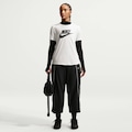 Opção de cor BRANCO/PRETO de Camiseta Feminina Nike Manga Curta Sportswear Essential Icon