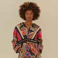Jaqueta Feminina Farm com Capuz Bex Banana Artsy PRETO/ROSA