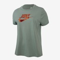 Camiseta Nike Sportswear Essentials - Feminina VERDE