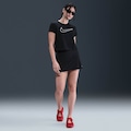 Camiseta Nike Sportswear Club Feminina PRETO/BRANCO