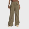 Calça Under Armour Unstoppable Parachute Feminina BEGE