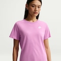 Camiseta Nike Sportswear Club Essentials Feminina ROSA