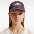 Boné Nike Club Futura Wash Infantil MARROM/BRANCO