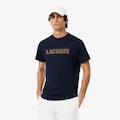 Camiseta Esportiva Ultra Dry com Estampa Gráfica Lacoste Masculina AZUL ESC/LARANJA