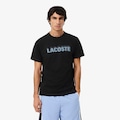 Camiseta Esportiva Ultra Dry com Estampa Gráfica Lacoste Masculina PRETO/AZUL CLA
