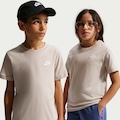 Camiseta Nike Futura Infantil MARROM/BRANCO