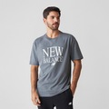 Camiseta New Balance Reimagined Graphic Masculina CHUMBO