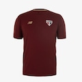 Opção de cor VINHO de Camisa do São Paulo 2025/26 Viagem New Balance Masculina