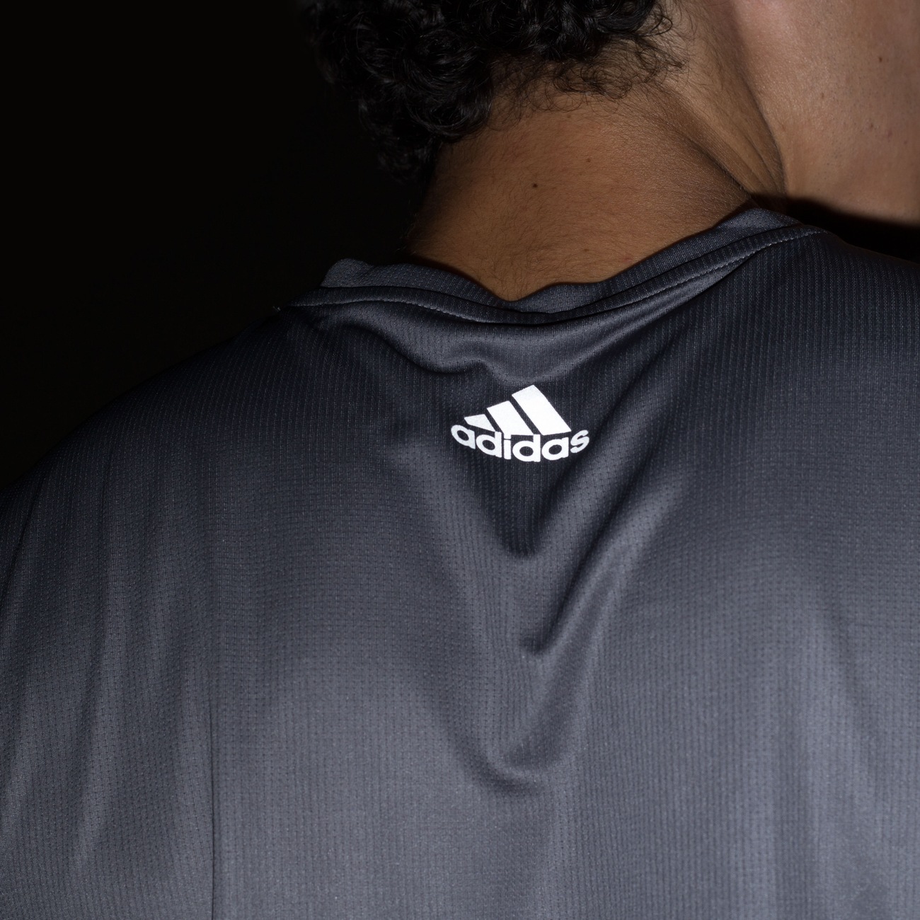 Camiseta adidas Own The Run Tee - Masculina - Video 1