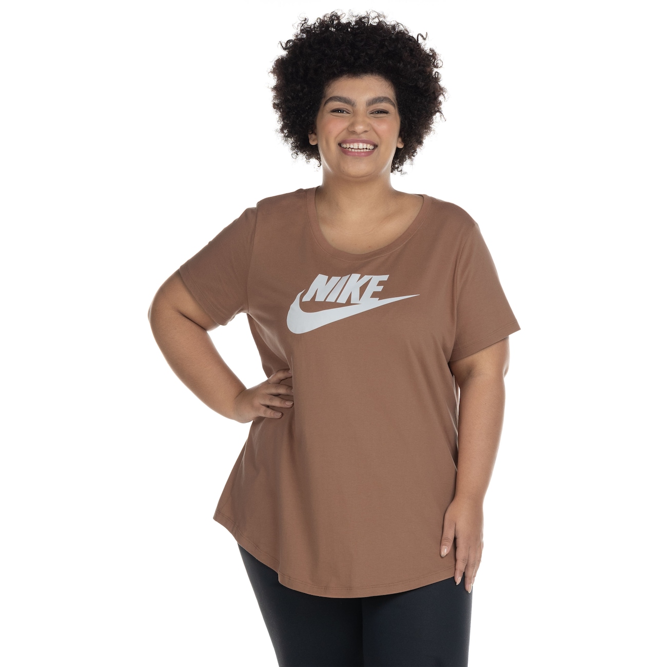 Camiseta Nike Sportswear Essential Plus Feminina Centauro