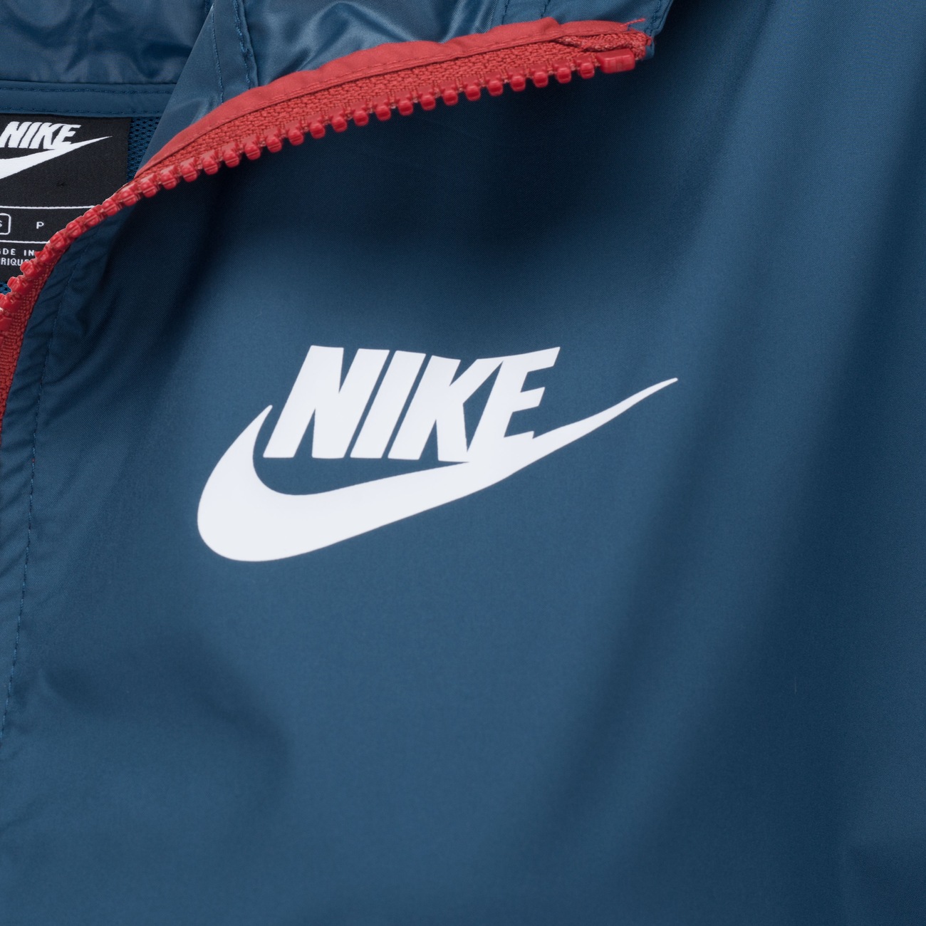 Jaqueta Corta-Vento com Capuz Nike Sportswear Woven Core - Feminina - Video 1