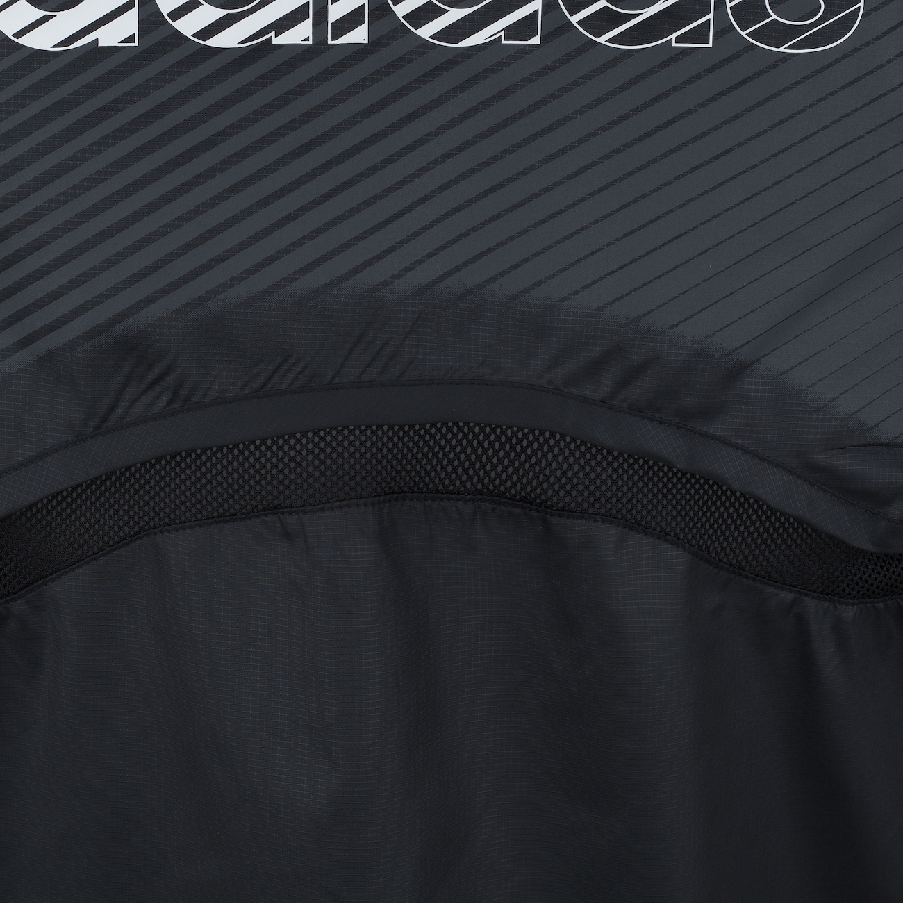 Blusão adidas Corta-Vento com Capuz Innovation - Masculino - Video 1