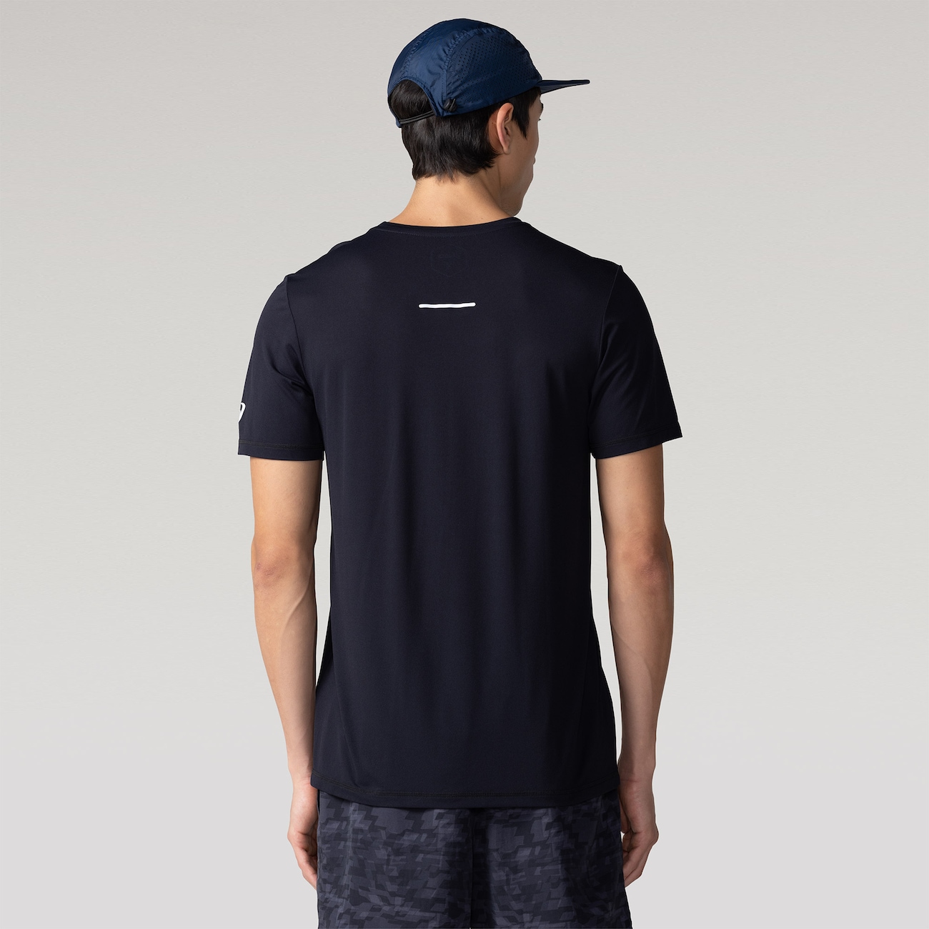 Camiseta ASICS Manga Curta Light Nagoya - Masculina em Promoção