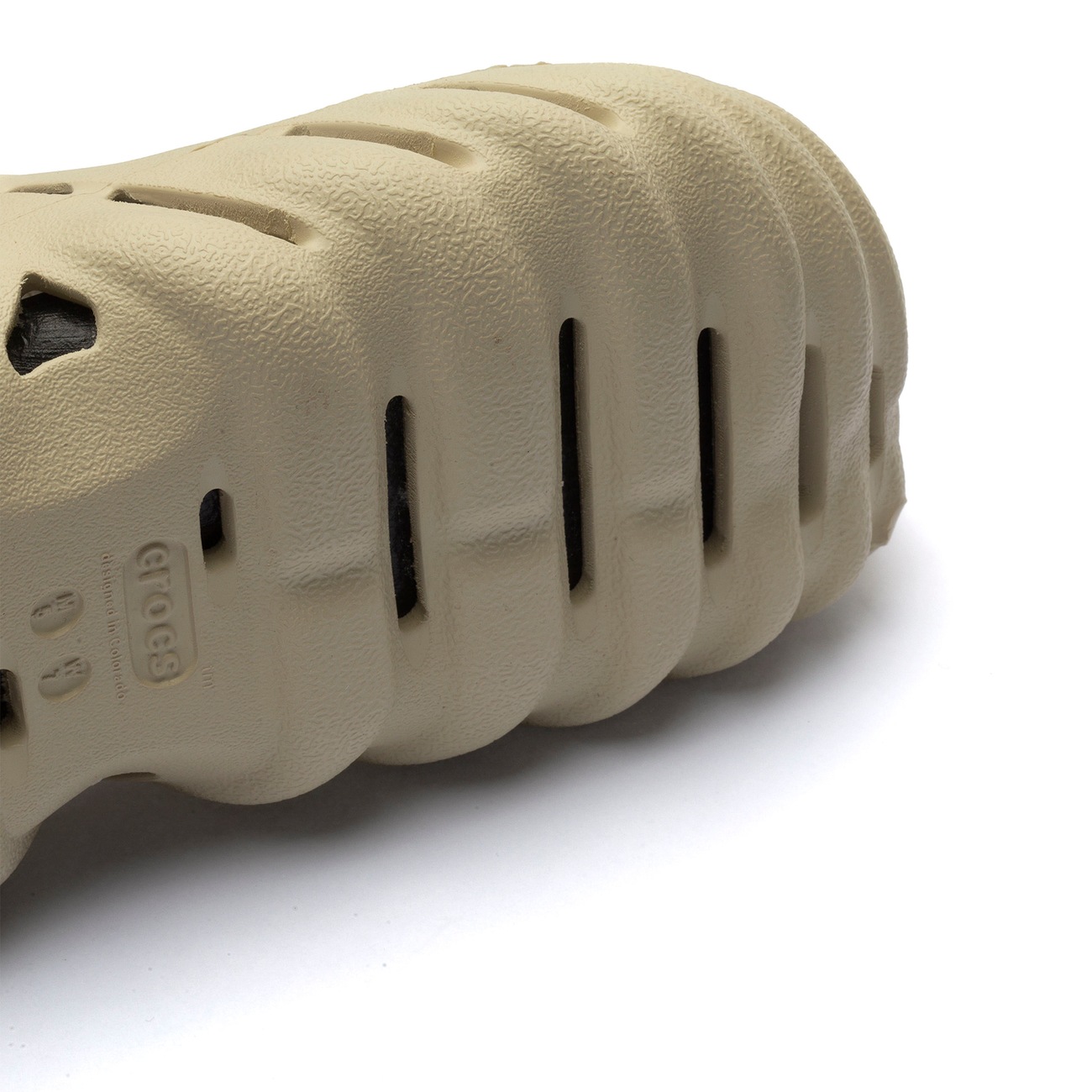 Sandália Crocs Unissex Echo Log - Video 1